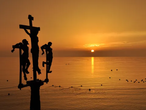 Schwedenkreuz der Insel Mainau bei Sonnenaufgang