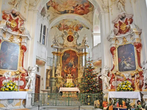 Innenansicht Schlosskirche St. Marien auf der Insel Mainau mit Weihnachtsdekoration