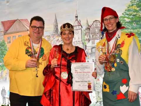 v.l.n.r. Kai Lehmann Sonja Faber-Schrecklein und Bettina Gräfin Bernadotte beim Narrenhoc