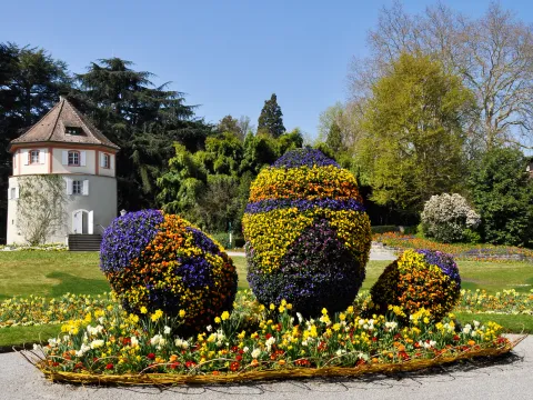 Bepflanzte Ostereier auf der Insel Mainau