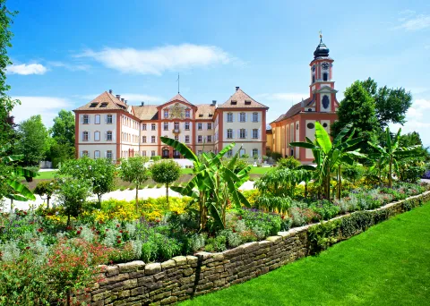 Schloss und Schlosskirche St. Marien von der Insel Mainau