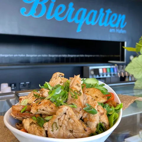 Salat mit Pute Biergarten Hafen Insel Mainau 