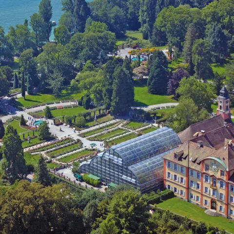 Luftaufnahmen von Schloss Mainau, Palmenhaus und Italienischer Rosengarten